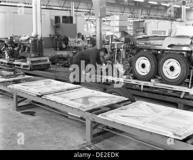 Packing section, International Harvester tractor factory, Doncaster, South Yorkshire 1966. Artist: Michael Walters Stock Photo