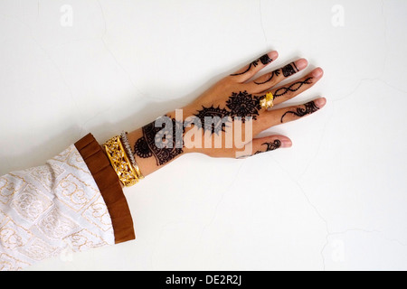 What is a Henna Tattoo? Complete Guide to all your Curiosities – The Henna  Guys