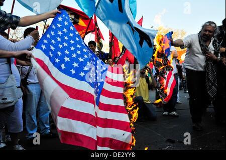 Buenos Aires, Argentina. 10th Sep, 2013. in Buenos Aires protested against the possible invasion of Syria, protesters burned U.S. flags Credit:  Diego Espinosa/Alamy Live News Stock Photo