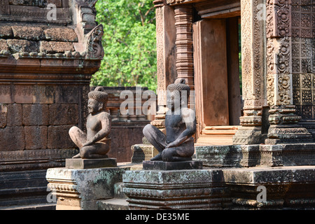 The Statues guard of Banteay Srei temple the entrance to an intricately carved, Angkor Wat Stock Photo