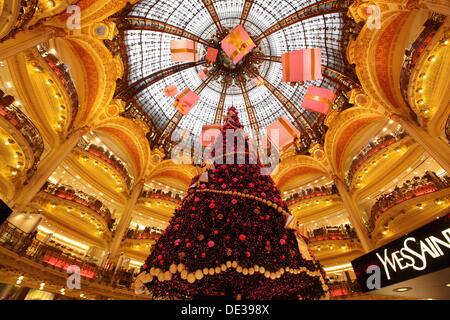 The Dome, Interior Christmas tree decorations at Galeries Lafayette