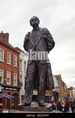 Bronze statue of Sir Edward Elgar in the High Street, Worcester, England, UK Stock Photo