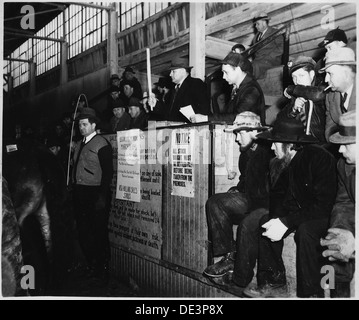 Lancaster County, Pennsylvania. Horse sales are still popular institutions in Lancaster County. Th . . . 521120 Stock Photo