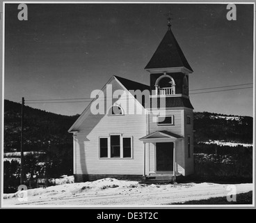 Landaff, Grafton County, New Hampshire. Like its town building, Landaff's church is fairly new, the . . . 521535 Stock Photo