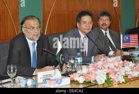 ISLAMABAD/ PAKISTAN .  11 setp   2013   Handout image by PID    federal minister for planning development and rreforms in plamming commission rpf ahsan iqbal holds a press conferencve along with dato sri idris jala ex-ceo of malaysia airlines and malaysian minister for reformance in islamabad   (Photo by PID/Deanpictures/Alamy Live News Stock Photo