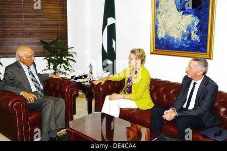 ISLAMABAD/ PAKISTAN .  11 setp   2013   Handout image by PID  advisor to the prime minister minister on national security anad foreign affairs sartaj aziz in meeting with mbassador robin raphel senior advisor to the us speical representative for afganistan and pakistan in islamabad     (Photo by PID/Deanpictures/Alamy Live News Stock Photo