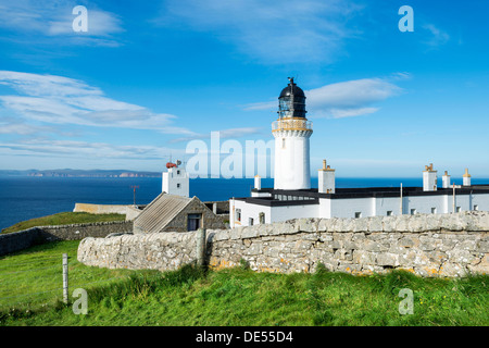 Dunnet Head lighthouse on the north coast of Scotland, Orkney Islands at back on the horizon, Caithness, Scotland Stock Photo