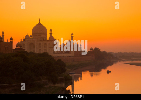 India, Uttar Pradesh, Taj Mahal at sunset Stock Photo
