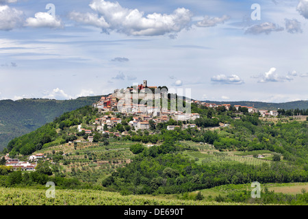 Motovun, Croatia, view over the valley of the Mirna to Motovun Stock Photo