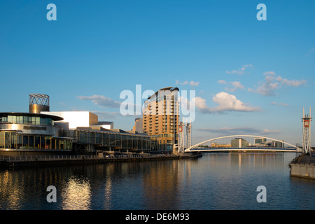 England, Greater Manchester, Salford Quays, Lowry theatre and bridge in late evening light Stock Photo