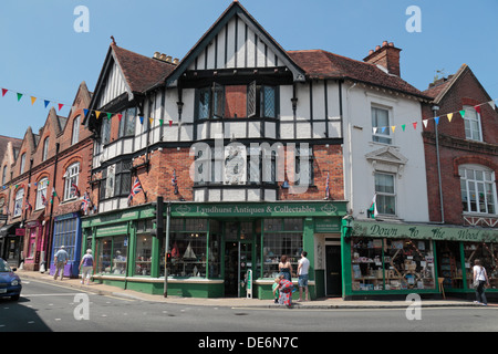 The Lyndhurst Antiques & Collectables shop in Lyndhurst, New Forest, Hampshire, UK. Stock Photo