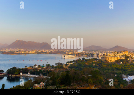 India, Rajasthan, Udaipur, view over Lake Picola in early morning Stock Photo