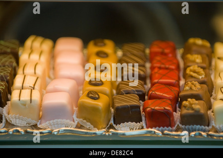 Österreich, Wien 1, Pralines und erlesenes Konfekt im Cafe Aida, Operngasse Stock Photo