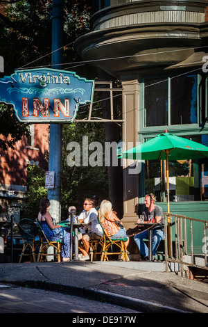 Friends in conversation at the Virginia Inn, Seattle Washington, USA Stock Photo
