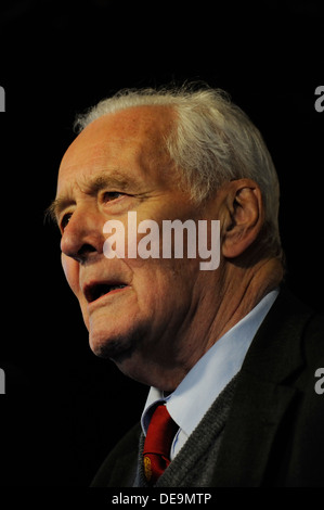 Tony Benn at an anti cuts rally in Glasgow Stock Photo