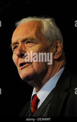 Tony Benn at an anti cuts rally in Glasgow Stock Photo