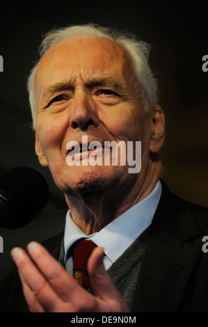 Tony Benn at an anti cuts rally in Glasgow Stock Photo