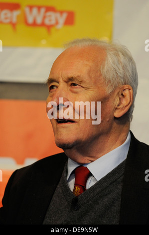 Tony Benn at an anti cuts rally in Glasgow Stock Photo