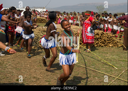 Zulu maiden, Zulu Reed Dance at eNyokeni Palace, Nongoma, South Africa