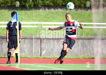 Tokyo, Japan. 12th Sep, 2013. Shinji Ono (Wanderers) Football / Soccer : Shinji Ono of Western Sydney Wanderers takes a corner kick during the friendly match between Tokyo Verdy 2-1 Western Sydney Wanderers at Tama City Athletic Stadium in Tokyo, Japan . © Kenzaburo Matsuoka/AFLO/Alamy Live News Stock Photo