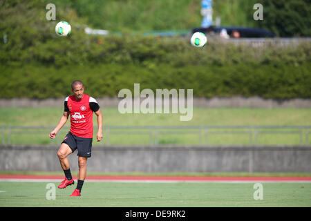 Tokyo, Japan. 12th Sep, 2013. Shinji Ono (Wanderers) Football / Soccer : Shinji Ono of Western Sydney Wanderers warms up before the friendly match between Tokyo Verdy 2-1 Western Sydney Wanderers at Tama City Athletic Stadium in Tokyo, Japan . © Kenzaburo Matsuoka/AFLO/Alamy Live News Stock Photo