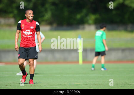 Tokyo, Japan. 12th Sep, 2013. Shinji Ono (Wanderers) Football / Soccer : Shinji Ono of Western Sydney Wanderers warms up before the friendly match between Tokyo Verdy 2-1 Western Sydney Wanderers at Tama City Athletic Stadium in Tokyo, Japan . © Kenzaburo Matsuoka/AFLO/Alamy Live News Stock Photo