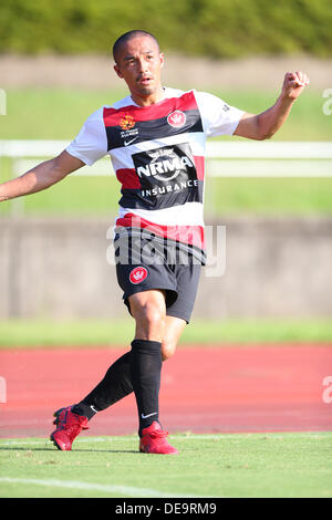 Tokyo, Japan. 12th Sep, 2013. Shinji Ono (Wanderers) Football / Soccer : Shinji Ono of Western Sydney Wanderers takes a corner kick during the friendly match between Tokyo Verdy 2-1 Western Sydney Wanderers at Tama City Athletic Stadium in Tokyo, Japan . © Kenzaburo Matsuoka/AFLO/Alamy Live News Stock Photo