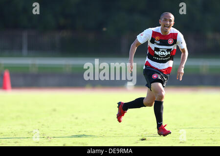 Tokyo, Japan. 12th Sep, 2013. Shinji Ono (Wanderers) Football / Soccer : Friendly match between Tokyo Verdy 2-1 Western Sydney Wanderers at Tama City Athletic Stadium in Tokyo, Japan . © Kenzaburo Matsuoka/AFLO/Alamy Live News Stock Photo