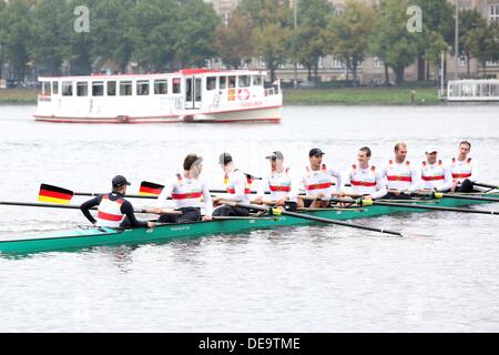 Hamburg, Germany. 14th Sep, 2013. Germany's eight-man team Maximilian Munski (L-R), Kristof Wilke, Lauritz Schoof, Malte Jakschik, Anton Braun, Felix Drahotta, Richard Schmidt, Eric Johannesen and Martin Sauer take off on the Inner Alster Lake during the Altercup 270 meter sprint rowing competition in Hamburg, Germany, 14 September 2013. Germany came in firest past the USA and Poland. Photo: BODO MARKS/dpa/Alamy Live News Stock Photo