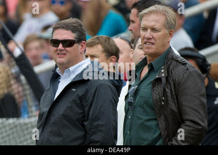 SI Photo Blog — Stanford's John Elway juggles a football and