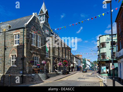 Shops on the High Street with the Guildhall to the left, Cardigan, Ceredigion, Wales, UK Stock Photo