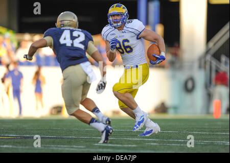 NCAA FOOTBALL 2012 - Sept. 08 - Delaware Tight end Nick Boyle #86