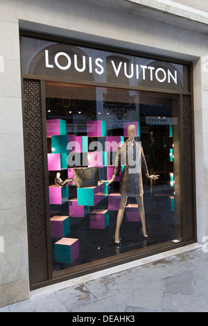 LOUIS VUITTON STORE FRONT, VENICE, ITALY Stock Photo - Alamy
