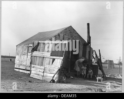 Oliverhurst, Yuba County, California. Another of the 26 homes on Second Avenue. Family with three ch . . . 521581 Stock Photo