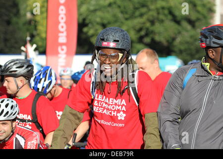 15th September 2013. London Bikeathon, London, UK.   Spectators at the start Credit:  Neville Styles/Alamy Live News Stock Photo