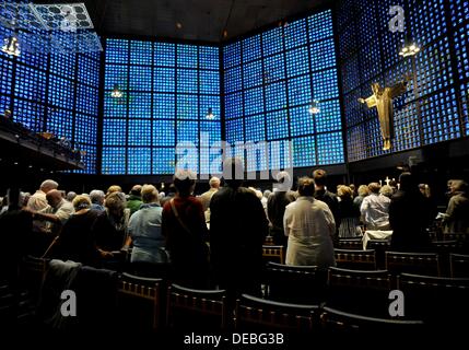 Berlin, Germany. 15th Sep, 2013. The church congregation gathers at the Kaiser Wilhelm Memorial Church in Berlin, Germany, 15 September 2013. The tower of the church has been refurbished and the restored chime rang again at twelve noon. Photo: BRITTA PEDERSON/dpa/Alamy Live News Stock Photo