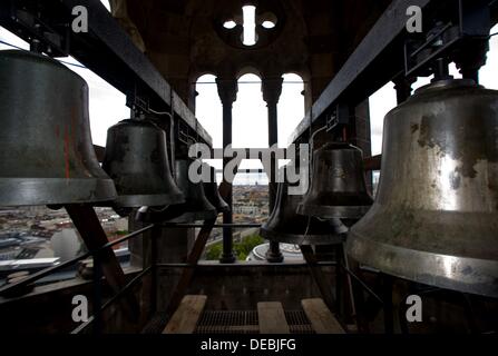 Berlin, Germany. 15th Sep, 2013. View of the church bells of the Kaiser Wilhelm Memorial Church in Berlin, Germany, 15 September 2013. The church tower has been refurbished and the restored chime rang again at twelve noon. Photo: BRITTA PEDERSEN/dpa/Alamy Live News Stock Photo