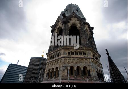 Berlin, Germany. 15th Sep, 2013. View of the tower of the Kaiser Wilhelm Memorial Church in Berlin, Germany, 15 September 2013. The church tower has been refurbished and the restored chime rang again at twelve noon. Photo: BRITTA PEDERSEN/dpa/Alamy Live News Stock Photo