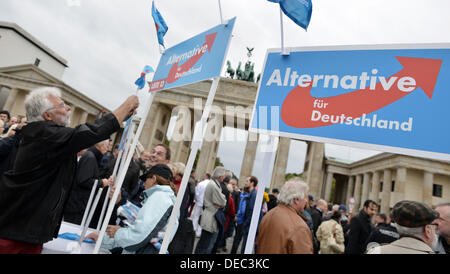 Berlin, Germany. 16th Sep, 2013. Followers of the party Alternative for Germany (AfD) stand at an election campaign event in front of the Brandenburg Gate in Berlin, Germany, 16 September 2013. Photo: BERND VON JUTRCZENKA/dpa/Alamy Live News Stock Photo