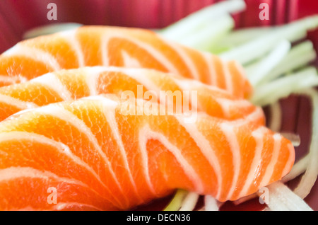 Sashimi cá hồi tươi là món ăn được yêu thích trên toàn thế giới bởi vị ngọt thịt, mềm tan trong miệng. Hình ảnh các lát sashimi cá hồi tươi ngon sẽ khiến bạn không thể cưỡng lại được nữa. Hãy tưởng tượng đến hương vị và cảm nhận ngay nhé!