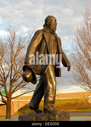 Sculpture of Walt Whitman in Philadelphia, Pennsylvania, USA, just south of the interstate on Broad Street, by Chickie and Pete's. Jo Davidson (1883-1952) sculptor Stock Photo