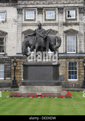 Royal Bank of Scotland Headquarters, St Andrew Square, Edinburgh, Scotland, UK with John Fourth Earl of Hoptoun Sculpture Stock Photo