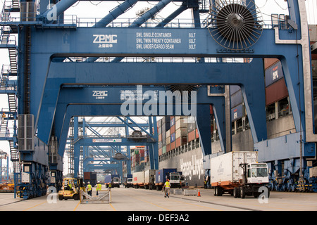 Workers unload three container ships at Charleston Ports Wando Welch ...