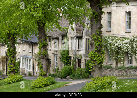 Cotswold cottages along The Hill, Burford, Oxfordshire, England, United Kingdom, Europe