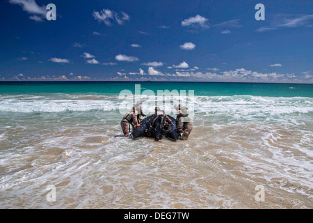 A US Marine Battalion Landing Team conduct training with a combat rubber reconnaissance craft on the beach August 30, 2013 in Hawaii. Stock Photo