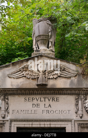 Sands of time imagery on family crypt in cemetery of Père Lachaise, Paris, France Stock Photo