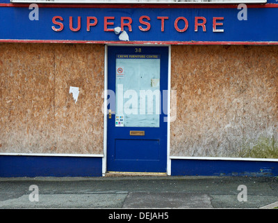 Boarded up Superstore in High Street, Crewe Cheshire UK Stock Photo