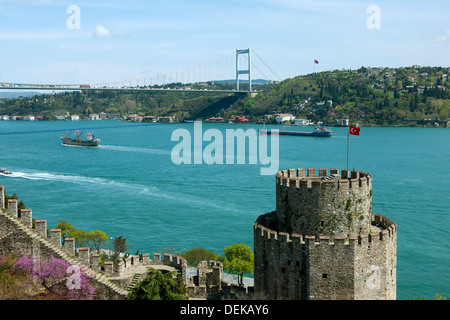 Istanbul, Sariyer, Rumelihisar, im Frühling blühen die Judasbäume Stock Photo