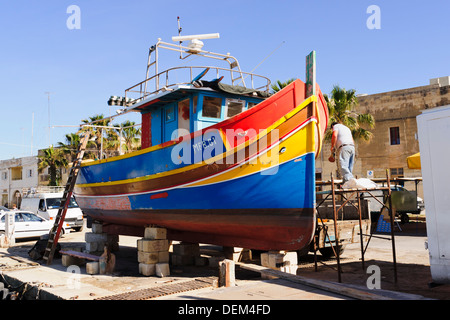 Repair of Fishing Nets in the Port. Malta. Marsachlokk. Editorial  Photography - Image of preparing, repair: 114015202