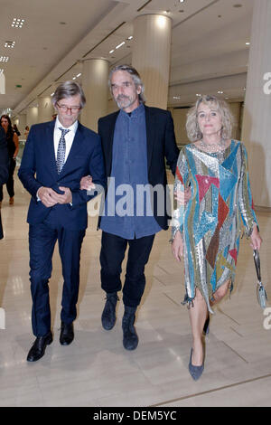 Athens, Greece. 20th Sep, 2013. Actor JEREMY IRONS with his wife, SINEAD CUSACK and the director BILLE AUGUST attend the premiere of ''Night Train to Lisbon'' in Athens Music Hall. Credit:  Aristidis Vafeiadakis/ZUMAPRESS.com/Alamy Live News Stock Photo